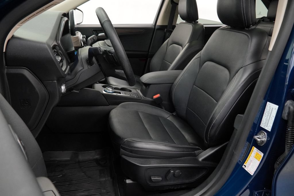 Used 2020 Ford Escape Titanium AWD/4WD image 3