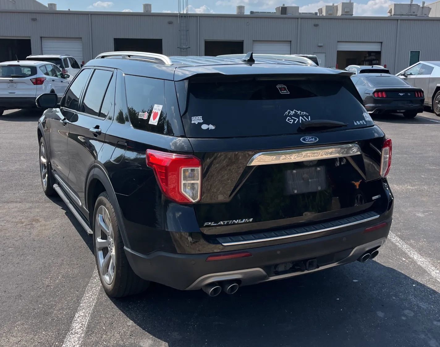 Used 2020 Ford Explorer Platinum w/ Premium Technology Package image 3