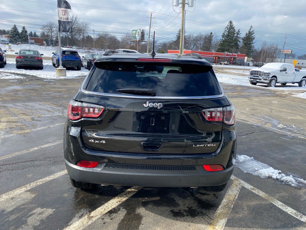 Used 2025 Jeep Compass Limited image 4