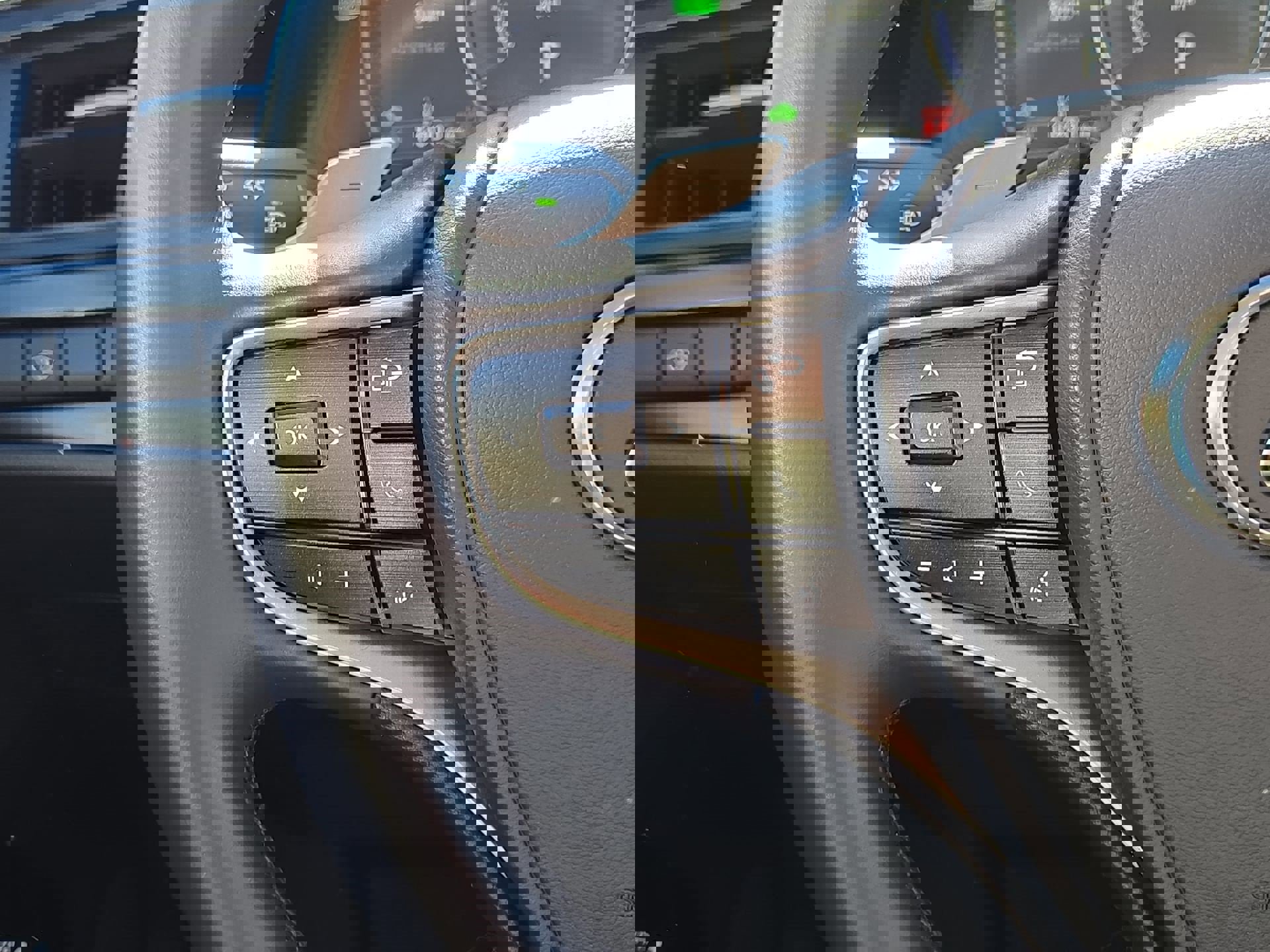 Certified 2025 Lexus ES 300h w/ Premium Package image 21