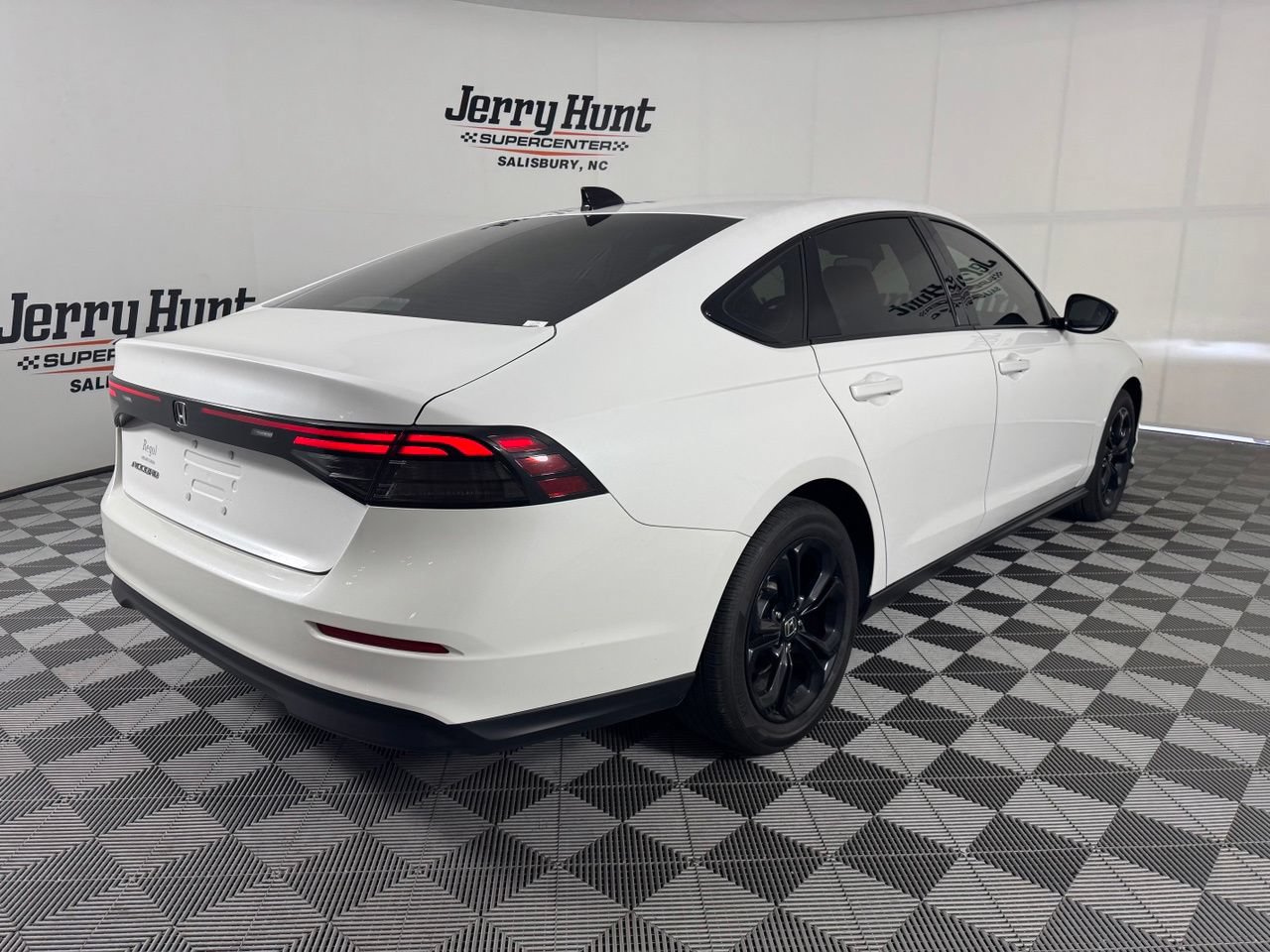 Used 2025 Honda Accord SE image 7