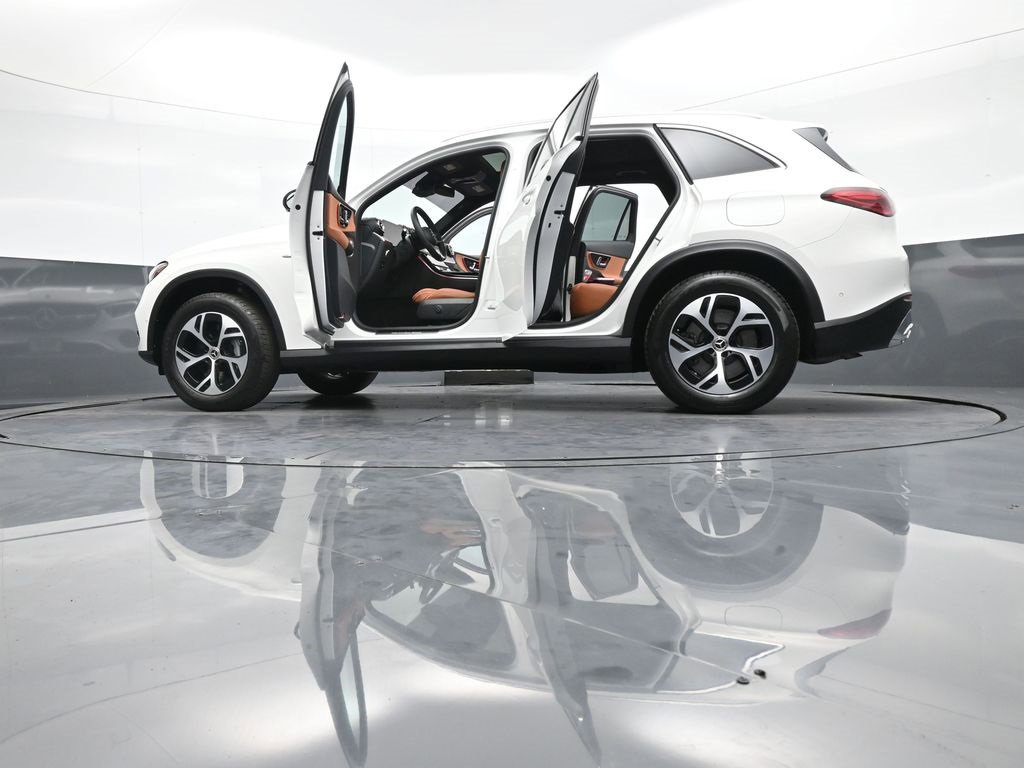 Used 2025 Mercedes-Benz GLC 350e 4MATIC image 53