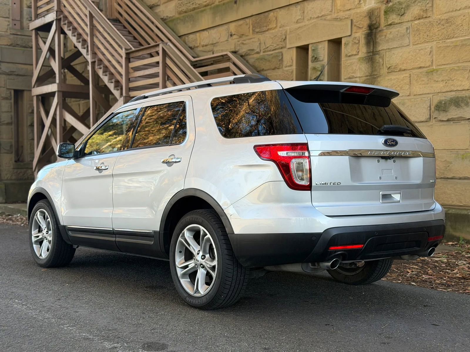 Used 2015 Ford Explorer Limited image 34