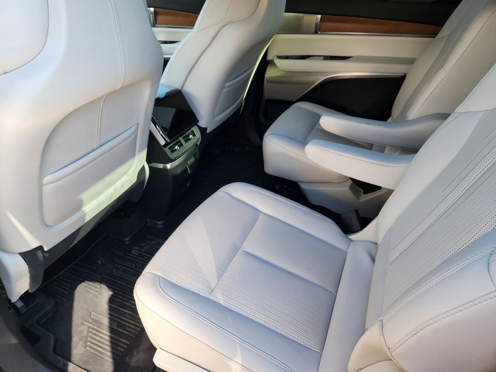 Used 2026 Cadillac Vistiq Sport w/ LPO, Floor Liner Package image 30