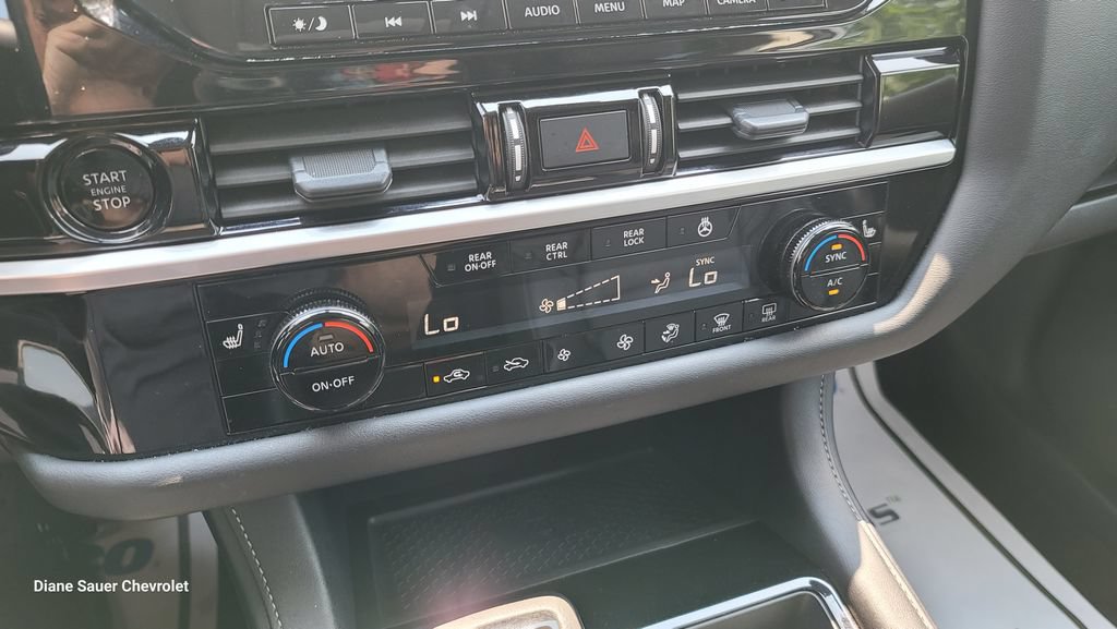 Used 2025 Nissan Pathfinder SL FWD image 22