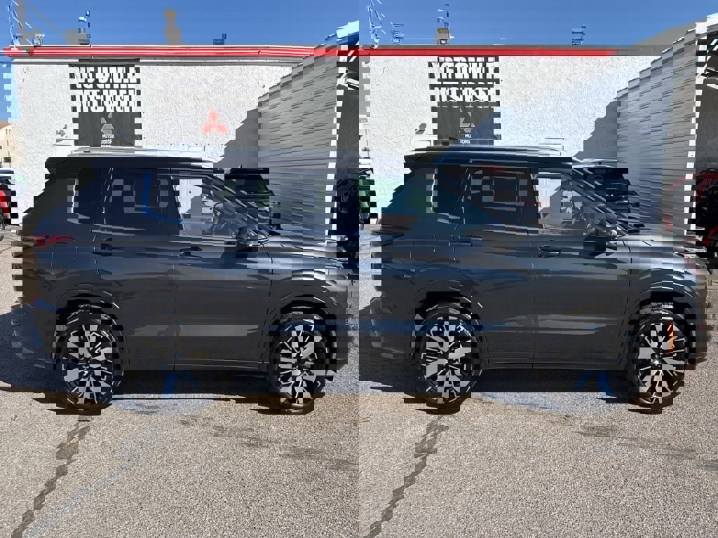 New 2025 Mitsubishi Outlander SEL image 8