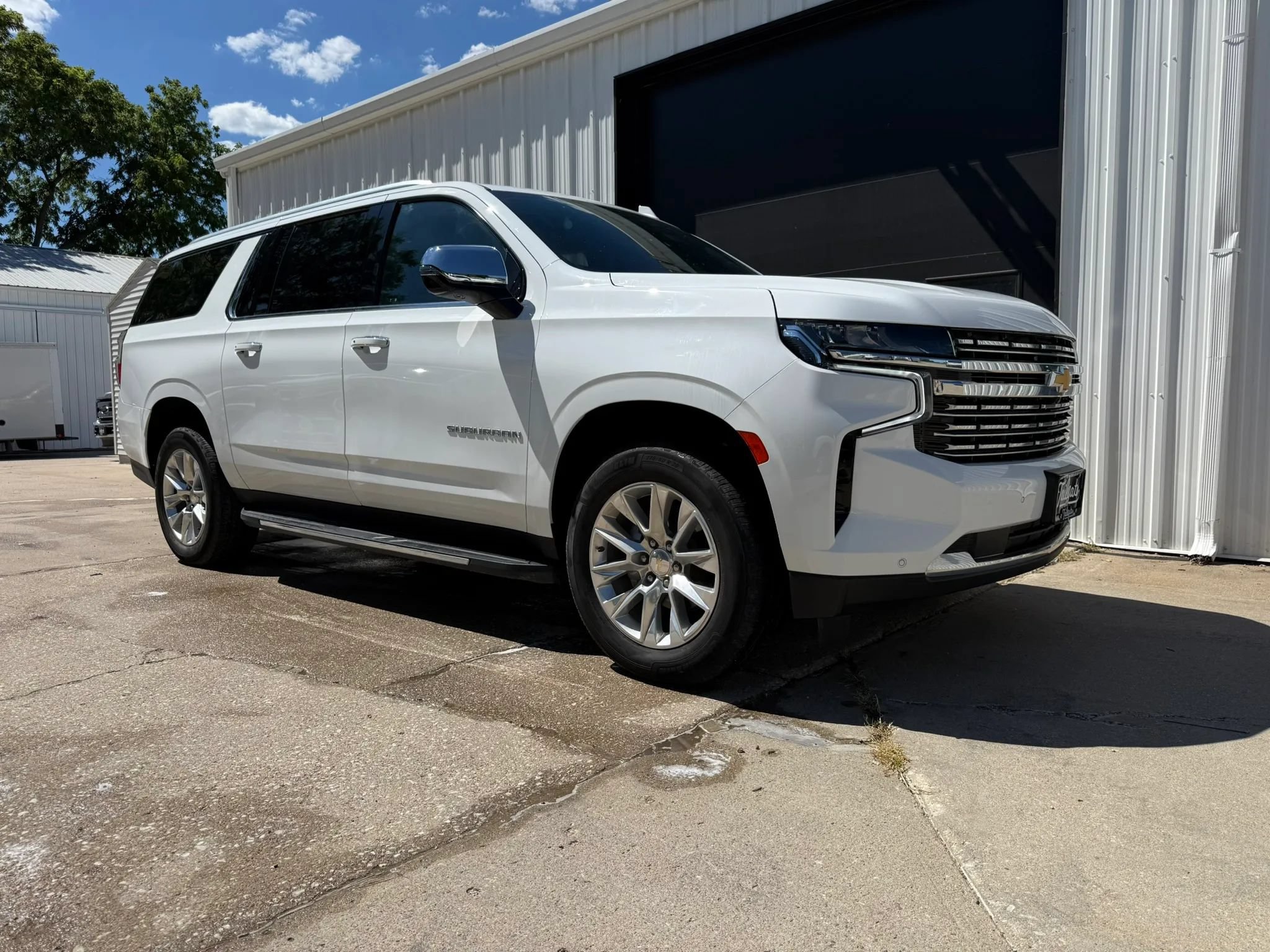 Used 2023 Chevrolet Suburban Premier w/ Premium Package 2 AWD/4WD image 2