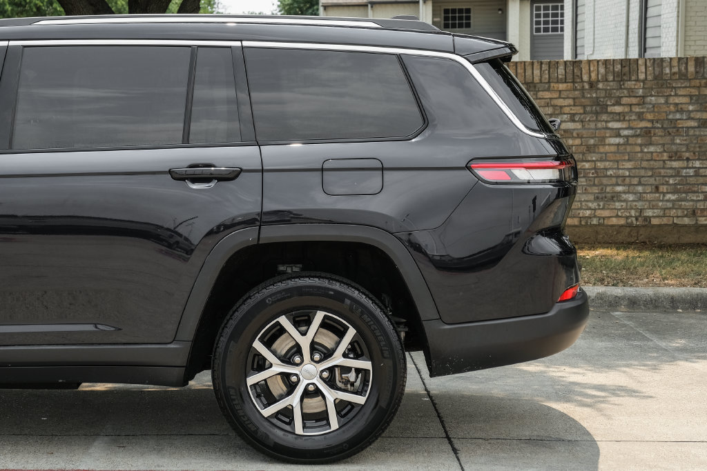 Used 2023 Jeep Grand Cherokee L Limited w/ Luxury Tech Group II AWD/4WD image 22