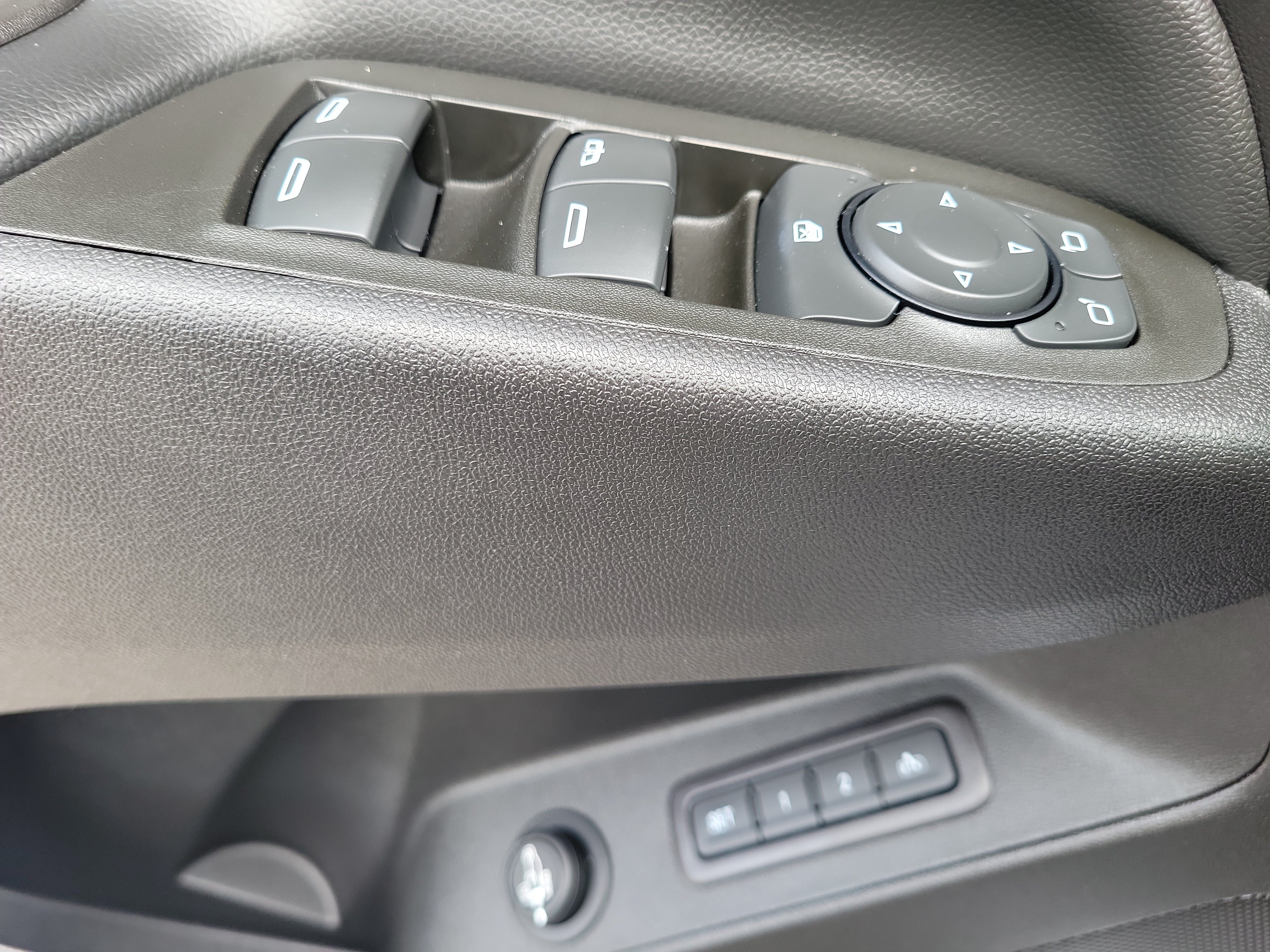 Used 2020 Chevrolet Equinox Premier FWD image 22