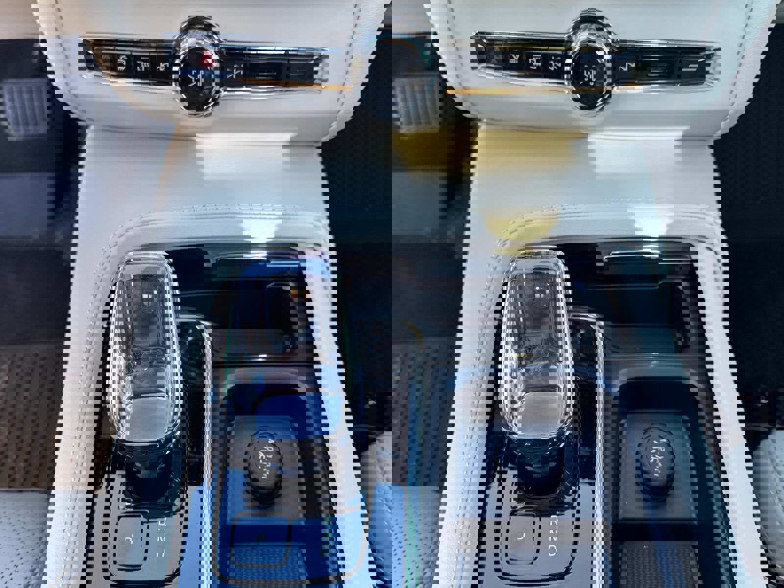 Certified 2024 Volvo S90 B6 Ultimate w/ Protection Package Premier image 23