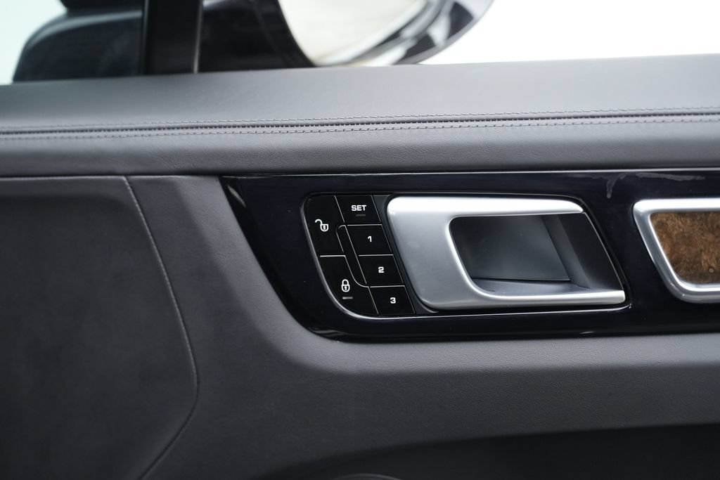 Used 2019 Porsche Cayenne Turbo AWD/4WD image 38