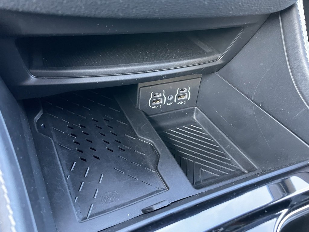 Used 2025 Chrysler Pacifica Limited image 13