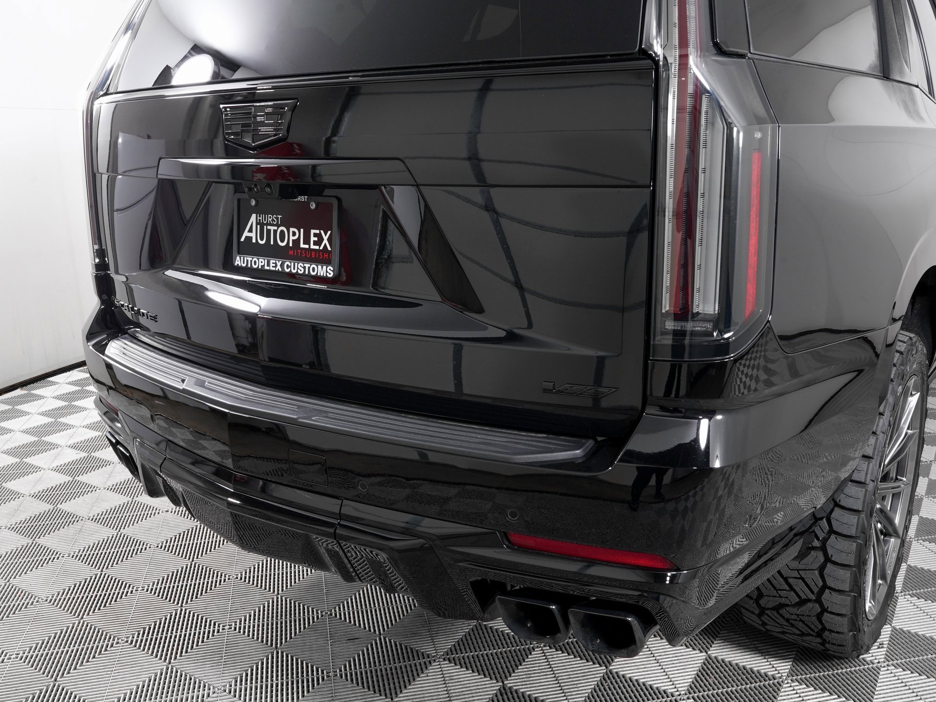 Used 2025 Cadillac Escalade V w/ LPO, ONYX Package image 42