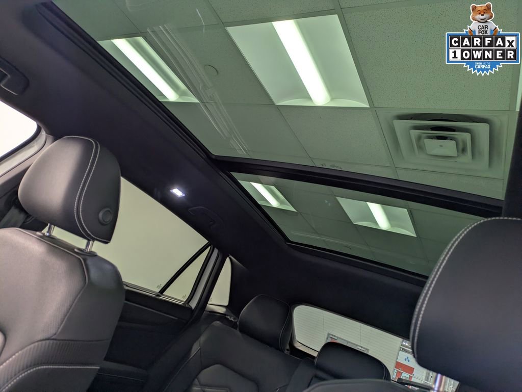 Used 2025 Volkswagen Atlas Cross Sport SE w/ Panoramic Sunroof Package FWD image 22