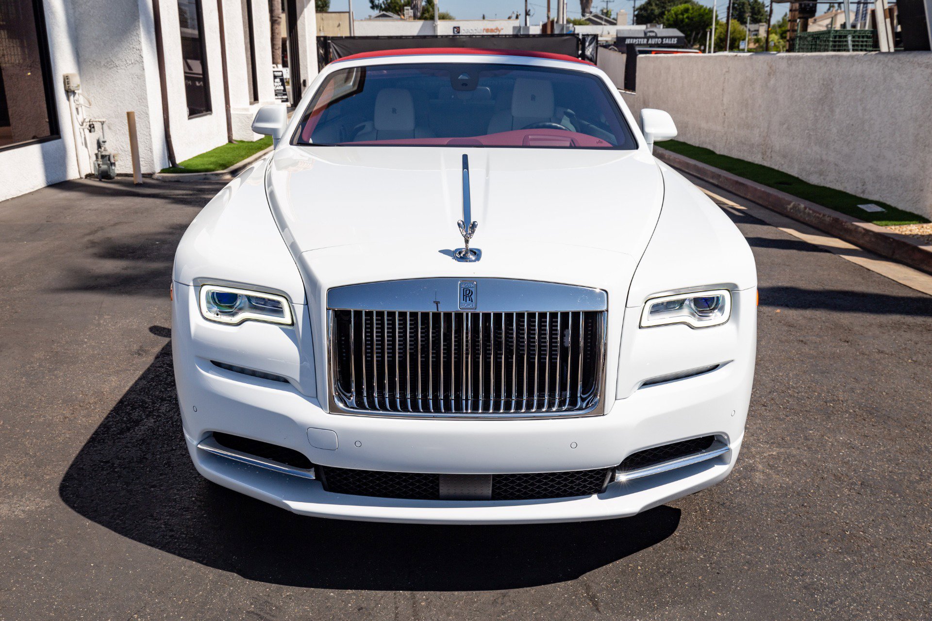 Used 2017 Rolls-Royce Dawn image 4