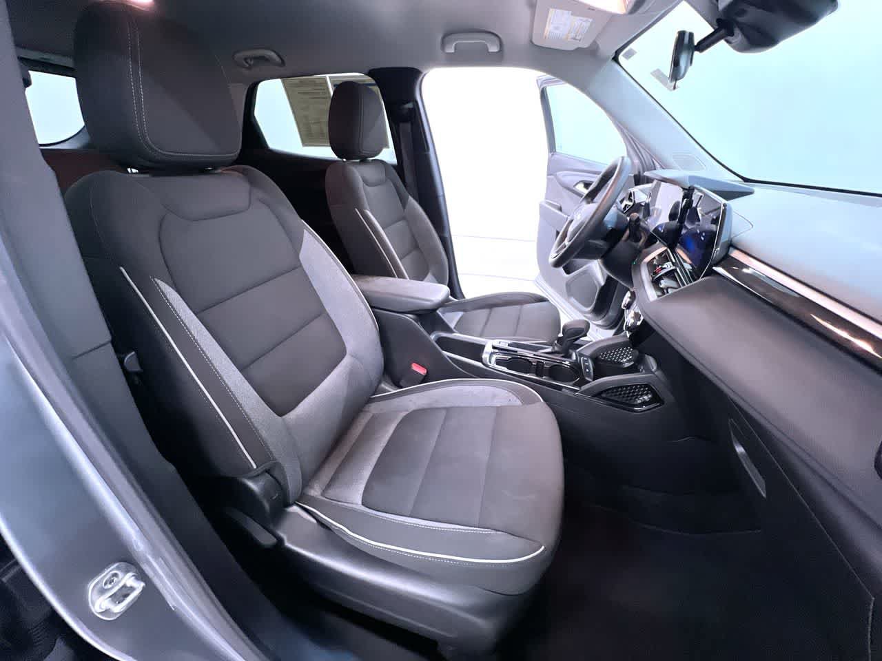 Used 2025 Chevrolet TrailBlazer LT FWD image 34