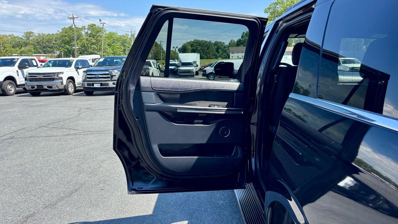 Used 2019 Ford Expedition Max XLT AWD/4WD image 16