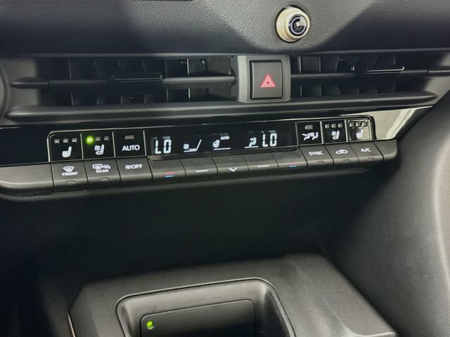 Used 2023 Toyota Crown Platinum AWD/4WD image 15