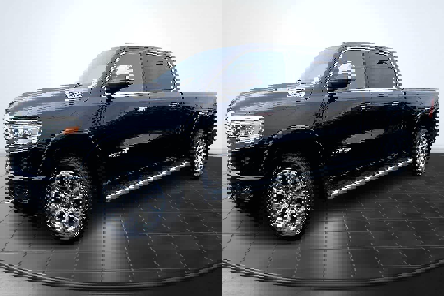 Used 2022 RAM 1500 Limited w/ Body-Colour Bumper Group image 3