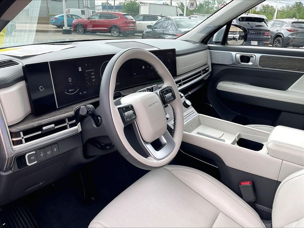 Used 2025 Hyundai Santa Fe Calligraphy AWD/4WD image 8