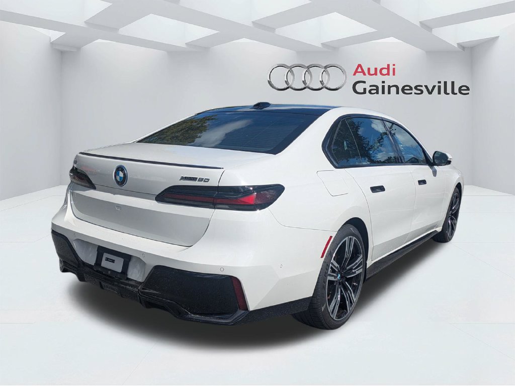Used 2023 BMW i7 xDrive60 w/ Parking Assistance Package AWD/4WD image 4