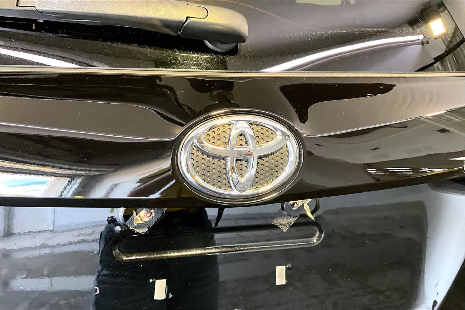 Used 2018 Toyota RAV4 XLE AWD/4WD image 33