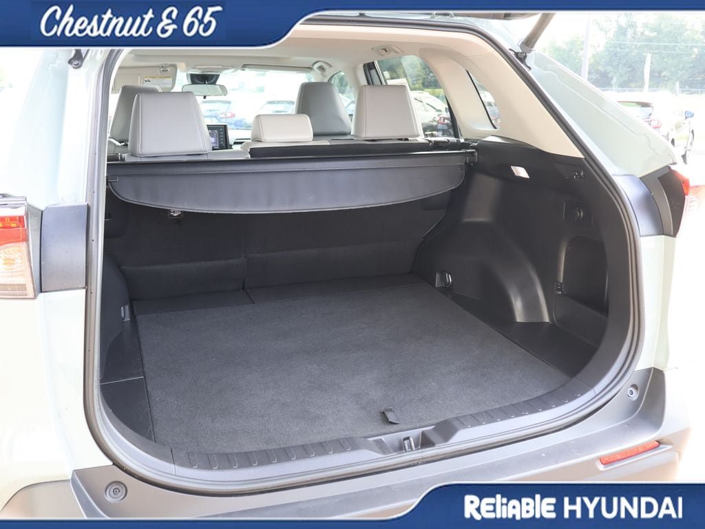 Used 2022 Toyota RAV4 XLE Premium AWD/4WD image 15