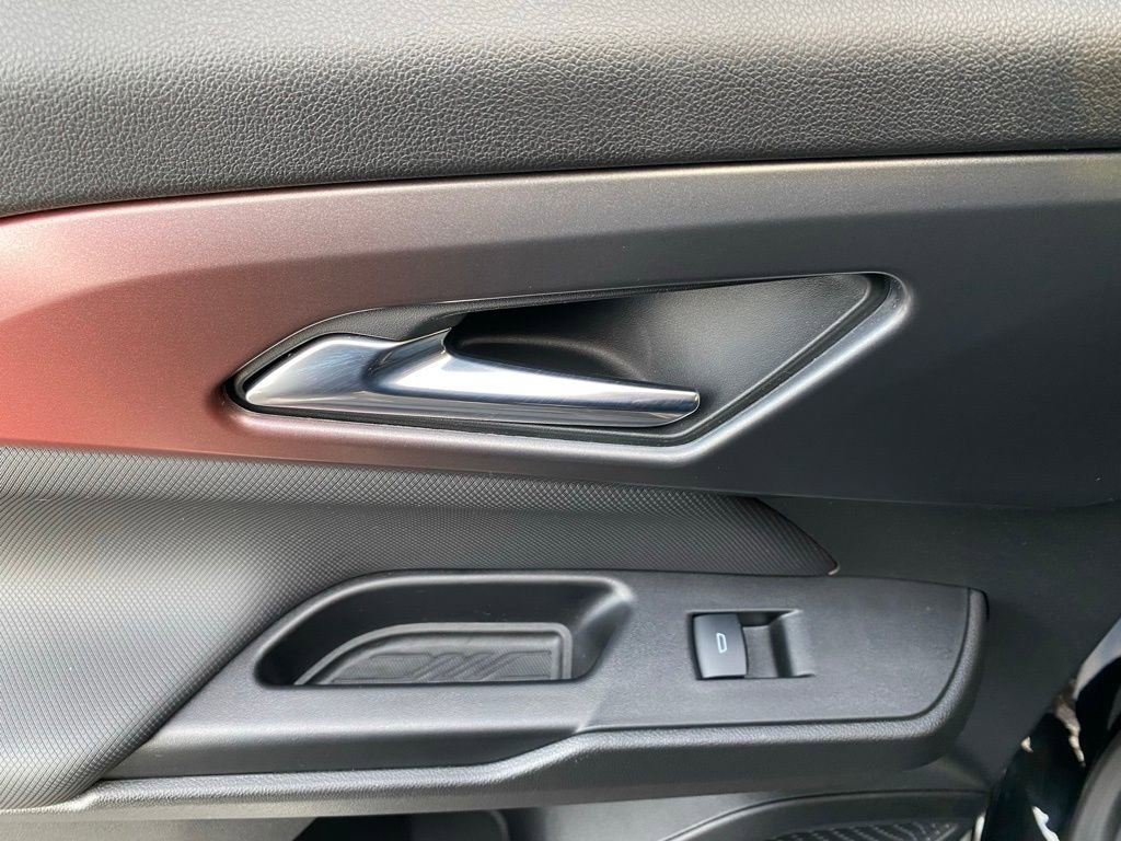 Used 2025 Chevrolet Equinox EV RS image 17