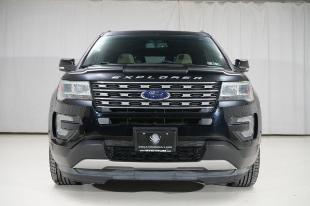 Used 2017 Ford Explorer XLT w/ Equipment Group 201A image 8