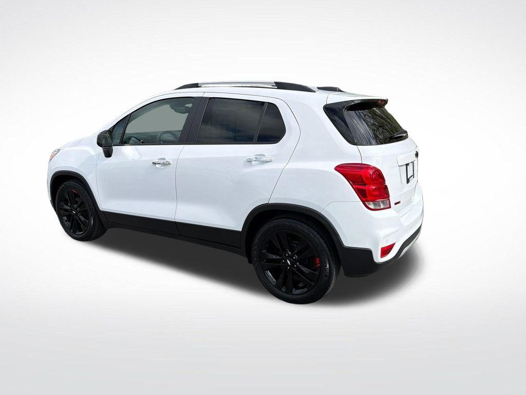 Used 2020 Chevrolet Trax LT w/ Sun & Sound Package FWD image 3