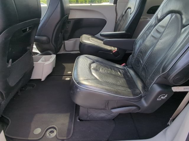 Used 2018 Chrysler Pacifica Limited FWD image 25