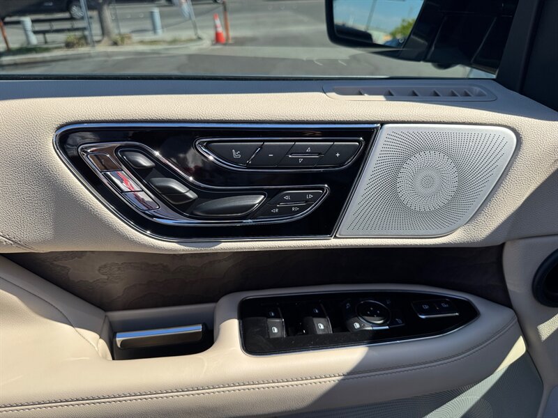 Used 2020 Lincoln Navigator L Reserve w/ Luxury Package AWD/4WD image 24