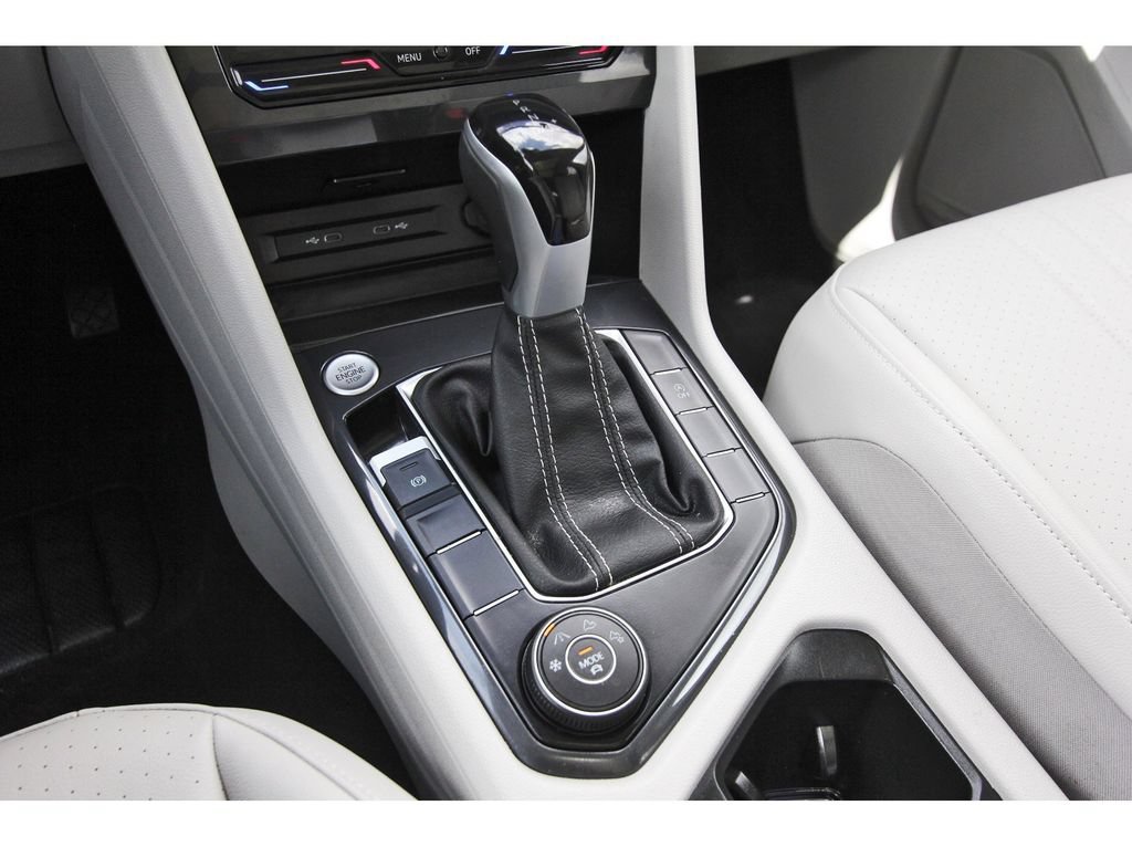 Used 2024 Volkswagen Tiguan SE w/ Panoramic Sunroof Package AWD/4WD image 28