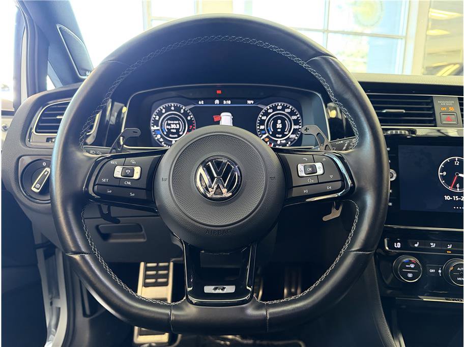 Used 2018 Volkswagen Golf 4-Door AWD/4WD image 18
