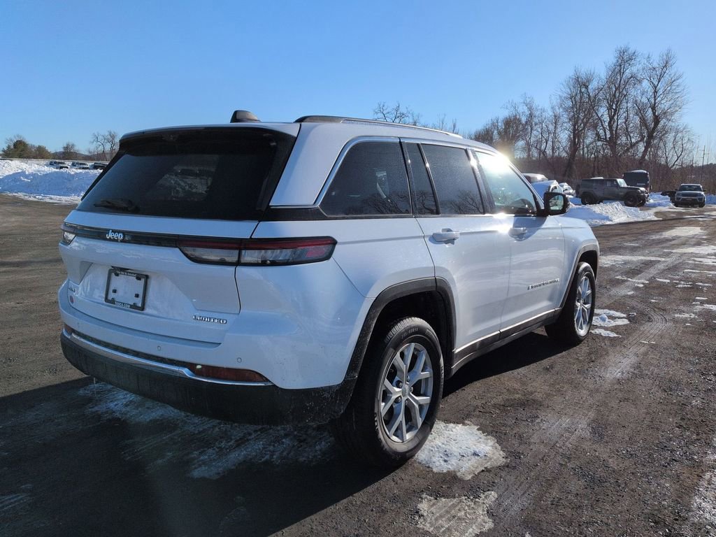 Used 2023 Jeep Grand Cherokee Limited w/ Luxury Tech Group II image 3