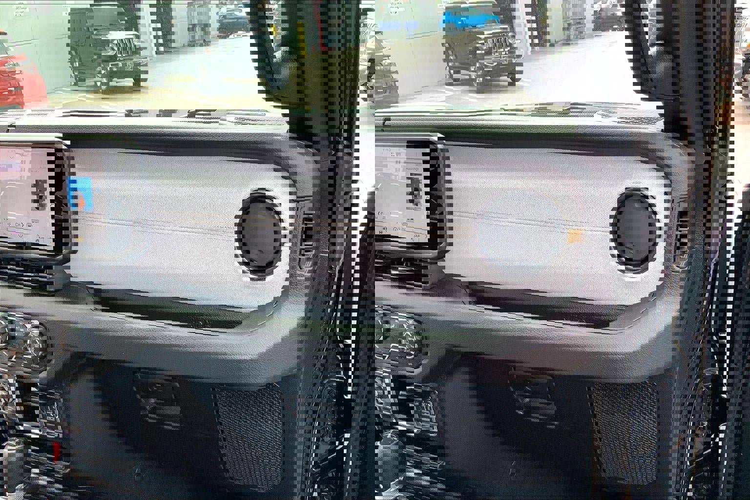 Used 2024 Jeep Gladiator Sport image 14