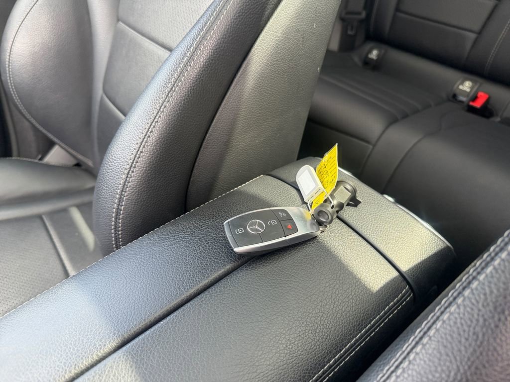 Used 2020 Mercedes-Benz GLC 300 4MATIC image 26