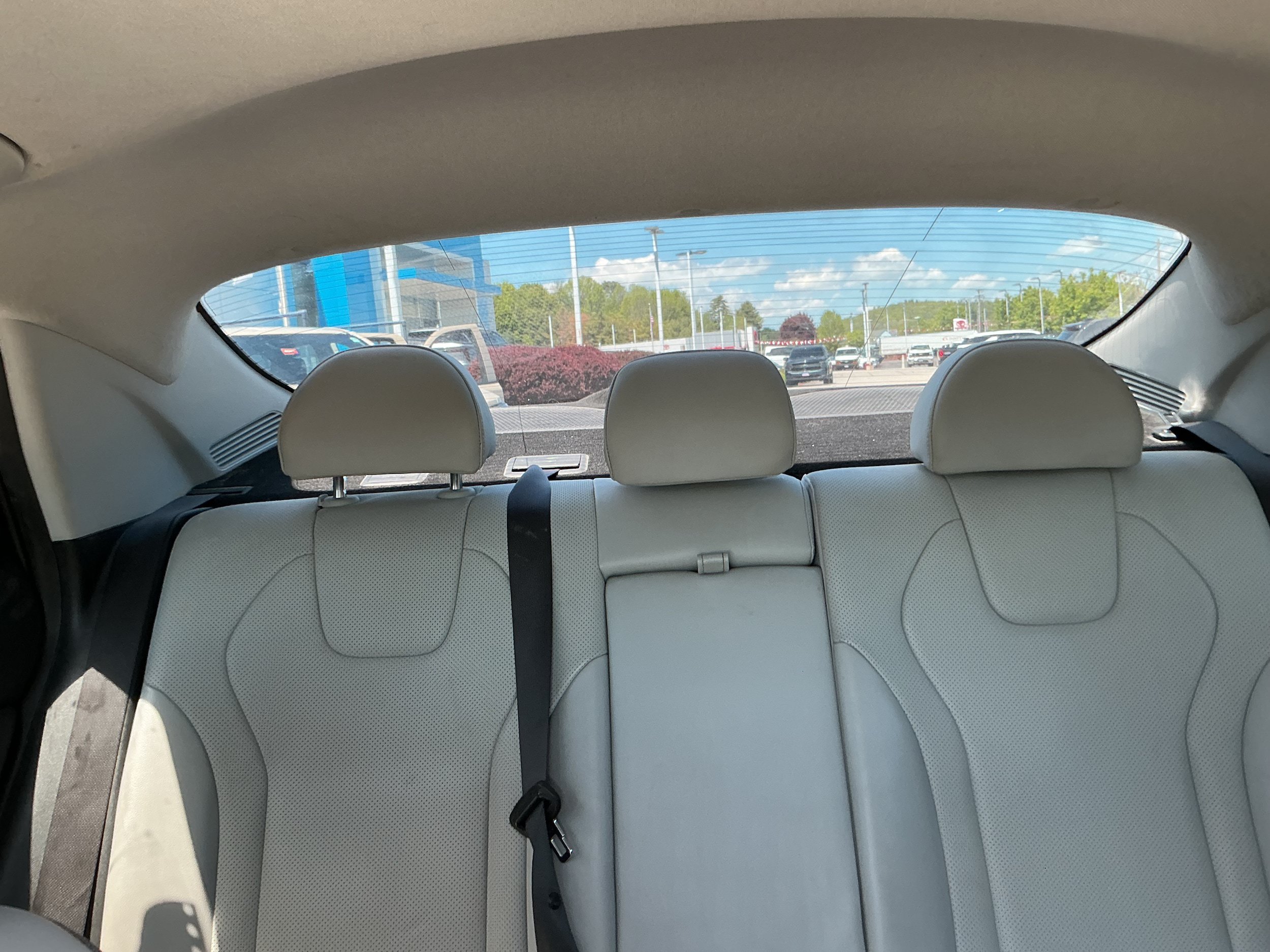 Used 2023 Hyundai Elantra Limited FWD image 10