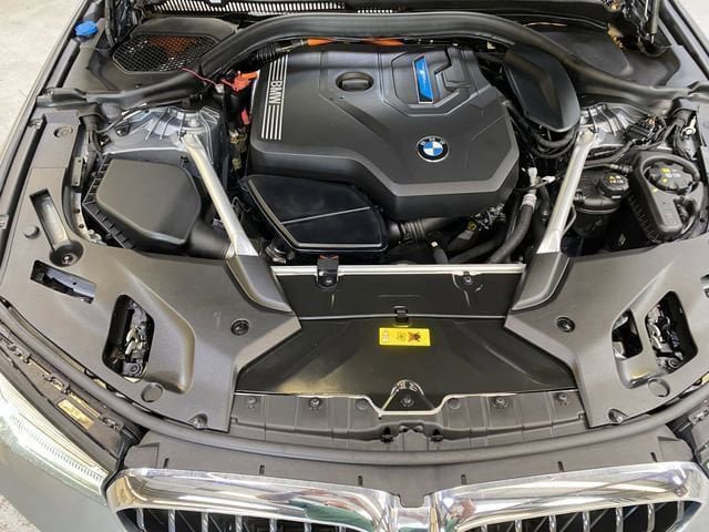 Used 2023 BMW 530e w/ Premium Package RWD image 10