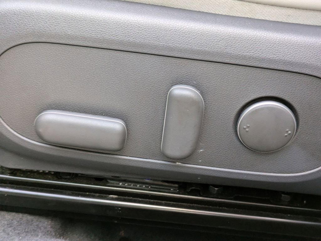 Used 2024 Hyundai Kona Limited image 21