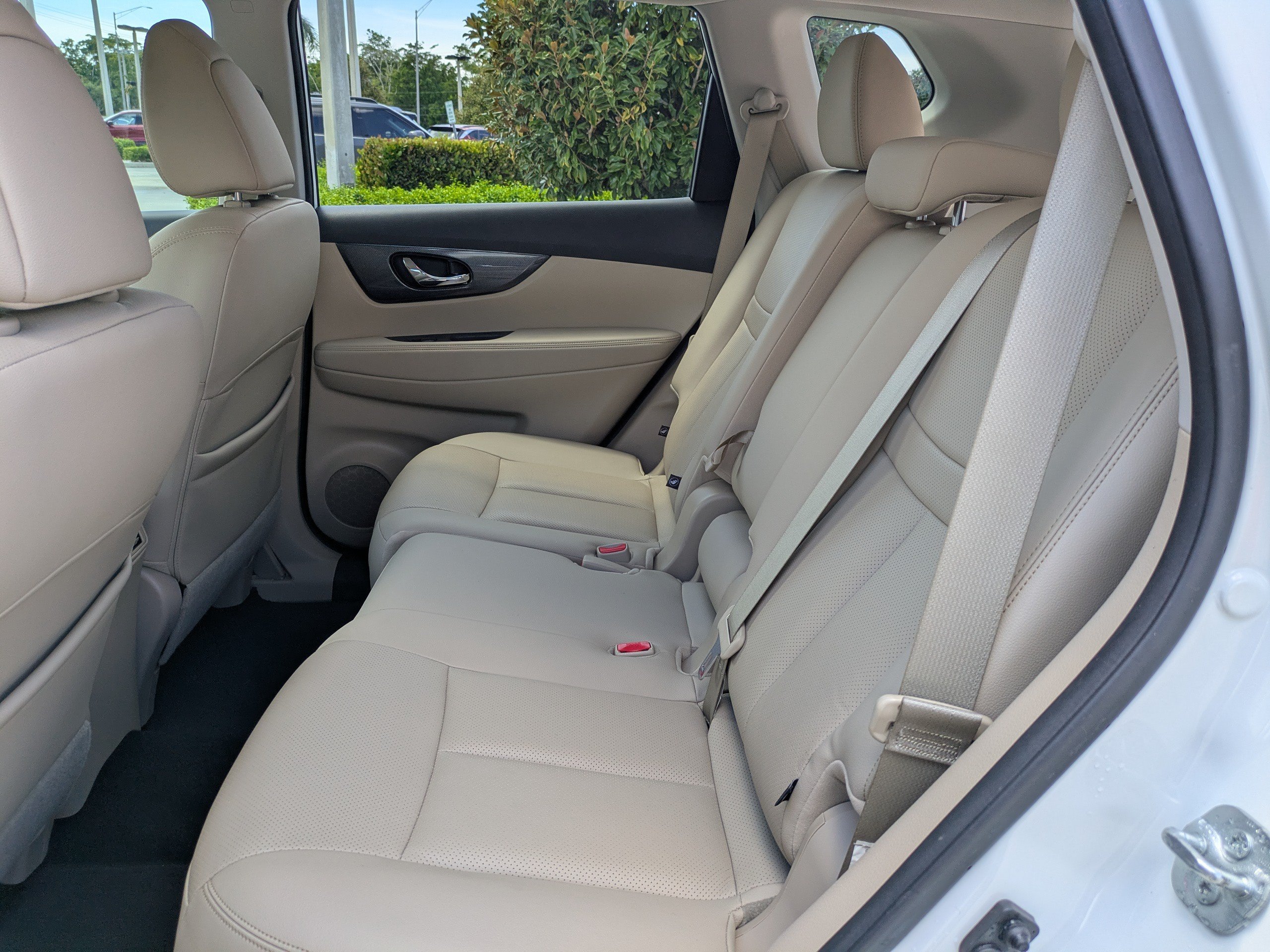 Used 2016 Nissan Rogue SL w/ SL Premium Package FWD image 13