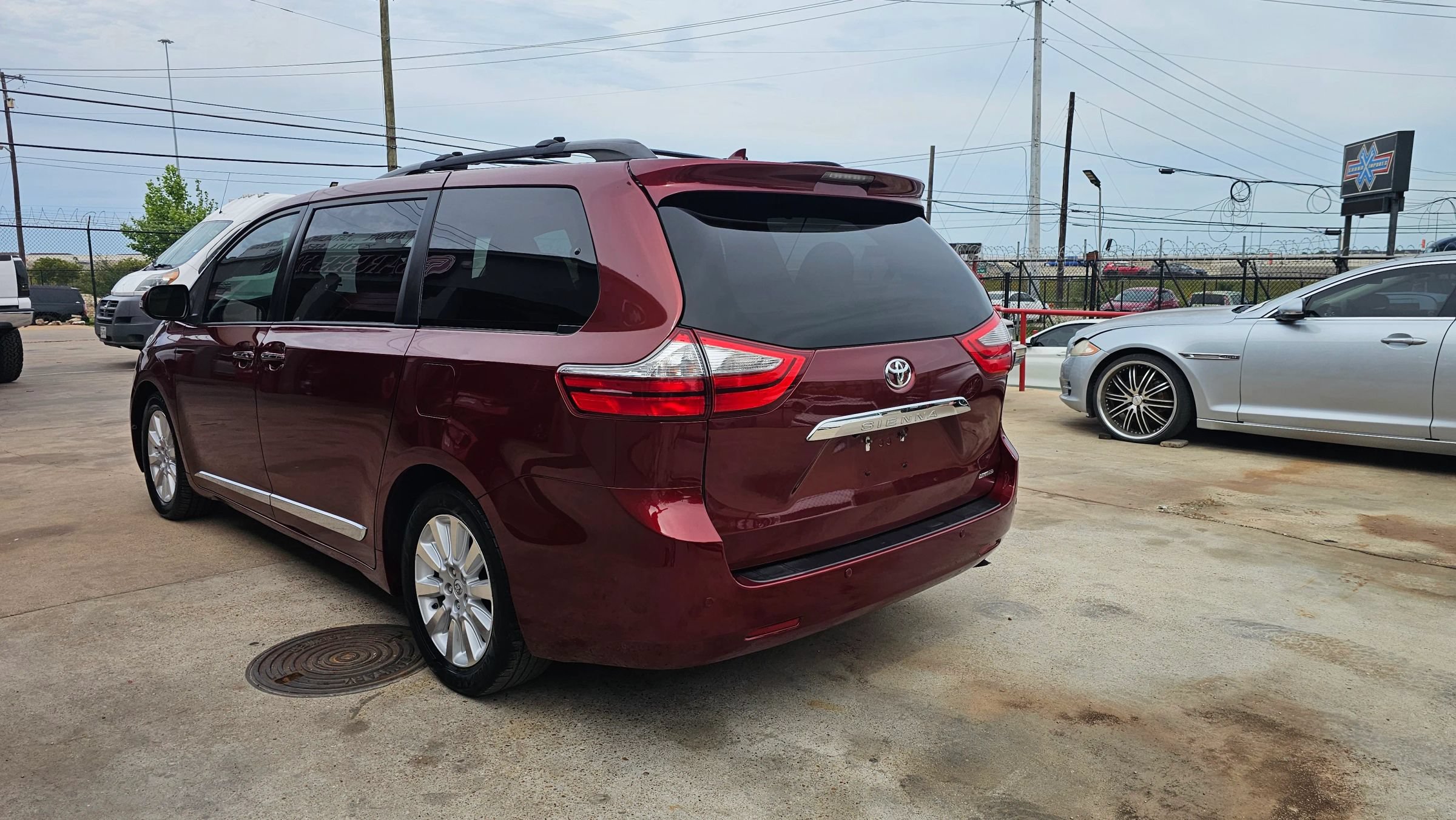 Used 2015 Toyota Sienna Limited Premium FWD image 4