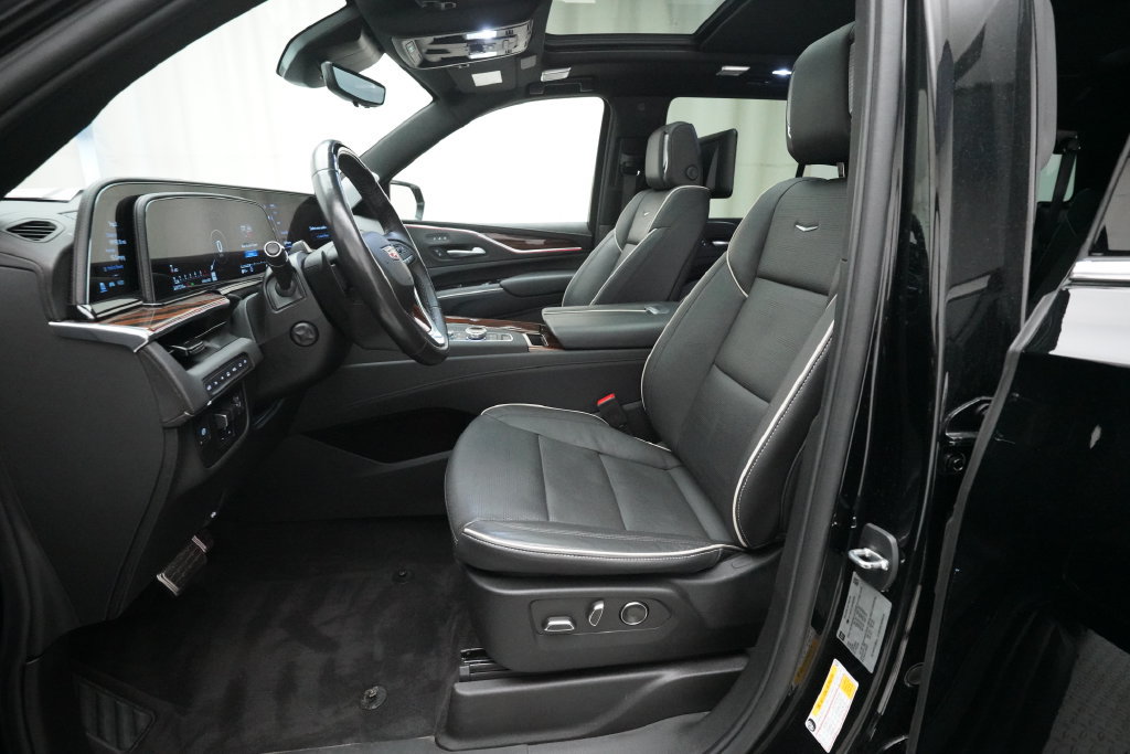 Used 2023 Cadillac Escalade Premium Luxury w/ Performance Package AWD/4WD image 6