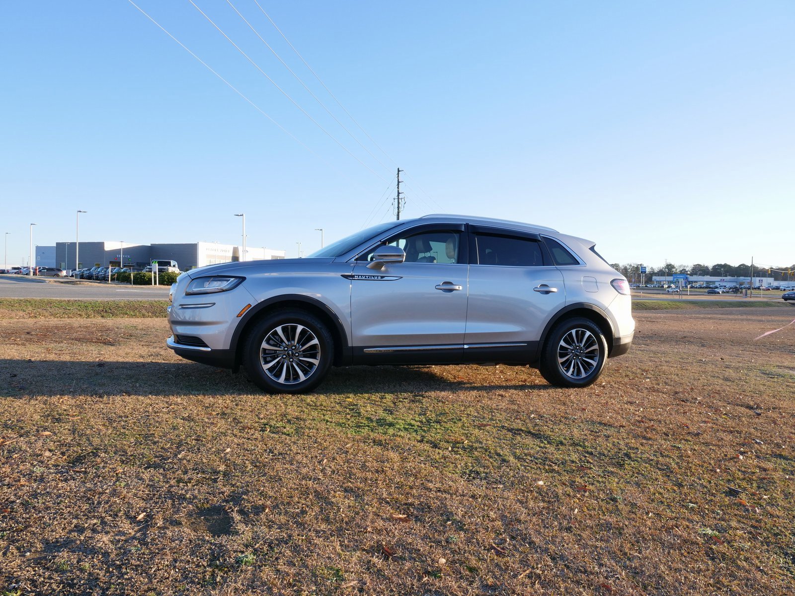 Used 2021 Lincoln Nautilus FWD w/ Equipment Group 101A image 6