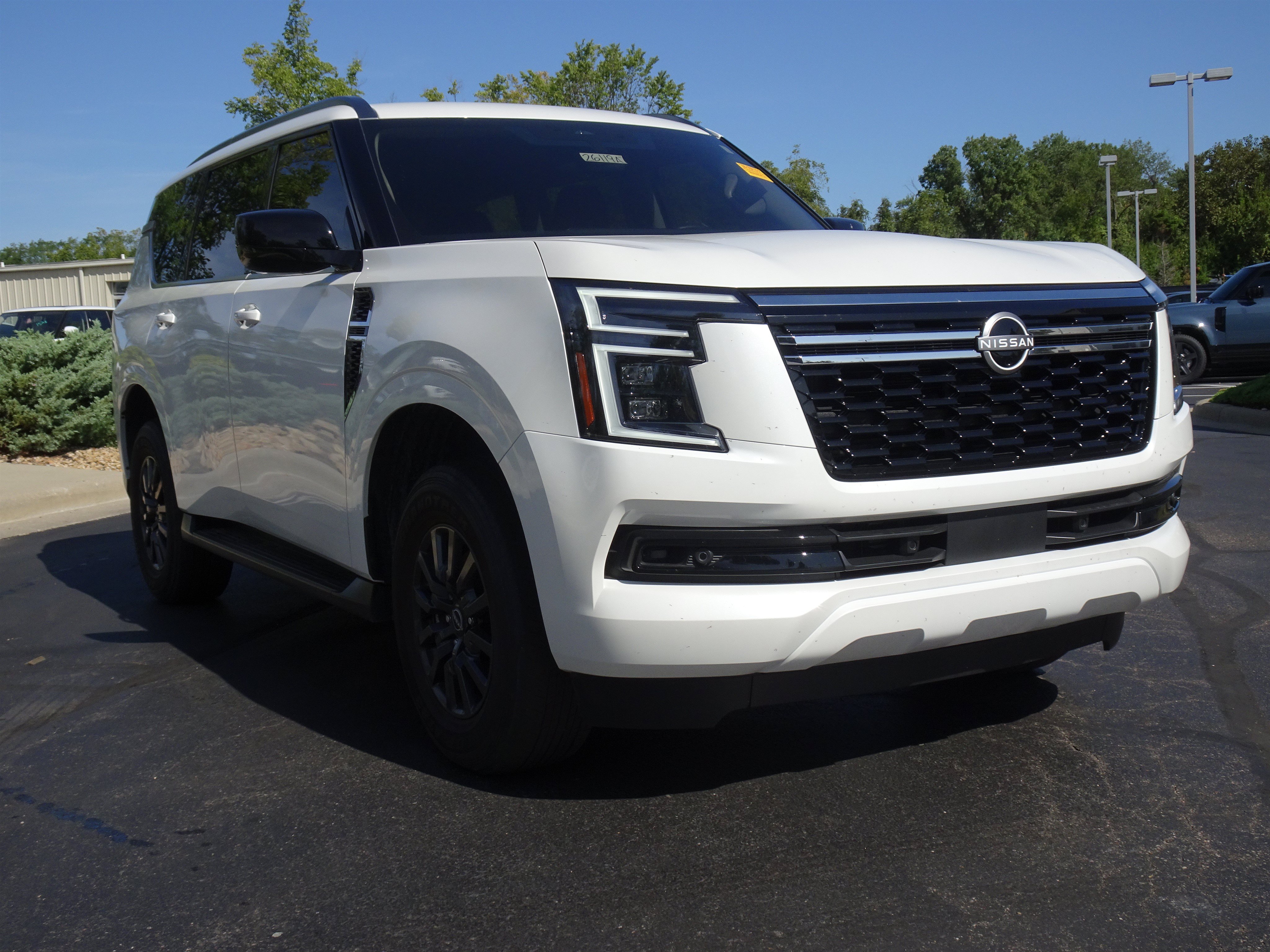 Used 2025 Nissan Armada SV AWD/4WD image 8