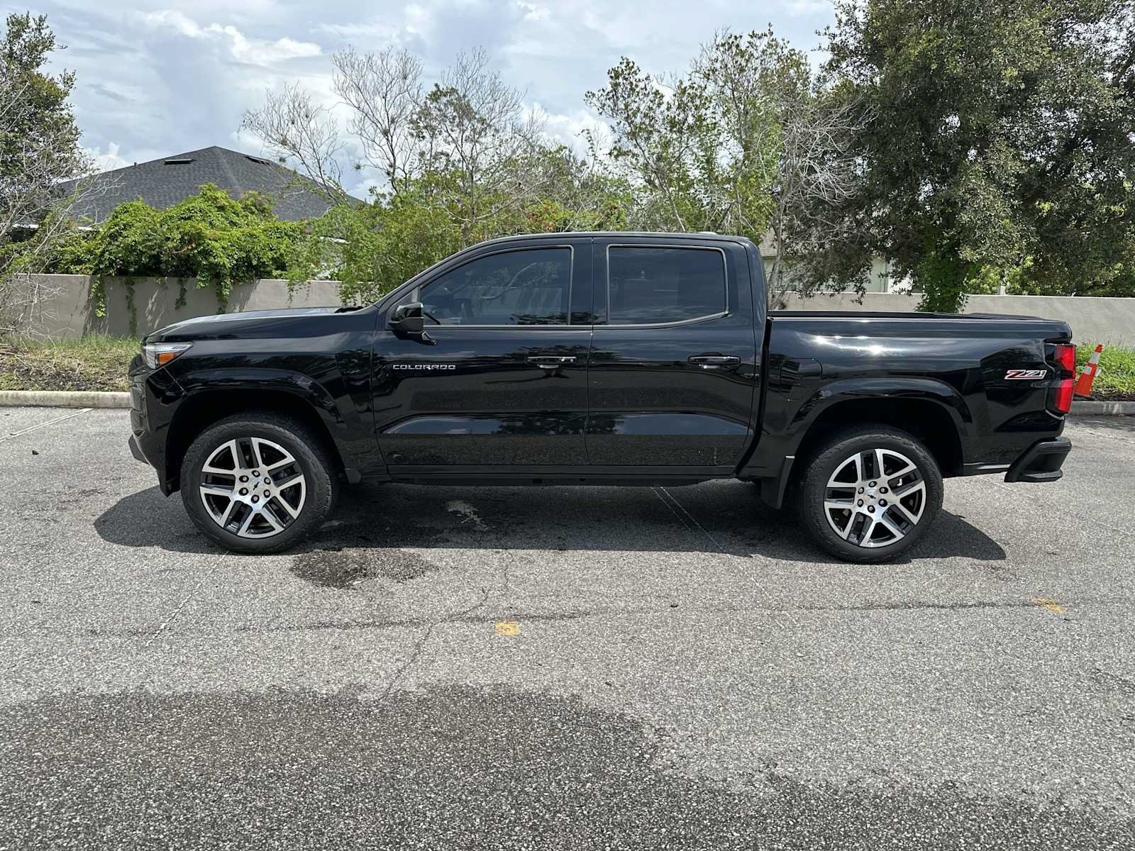 Certified 2024 Chevrolet Colorado Z71 w/ Z71 Convenience Package 2 AWD/4WD image 3