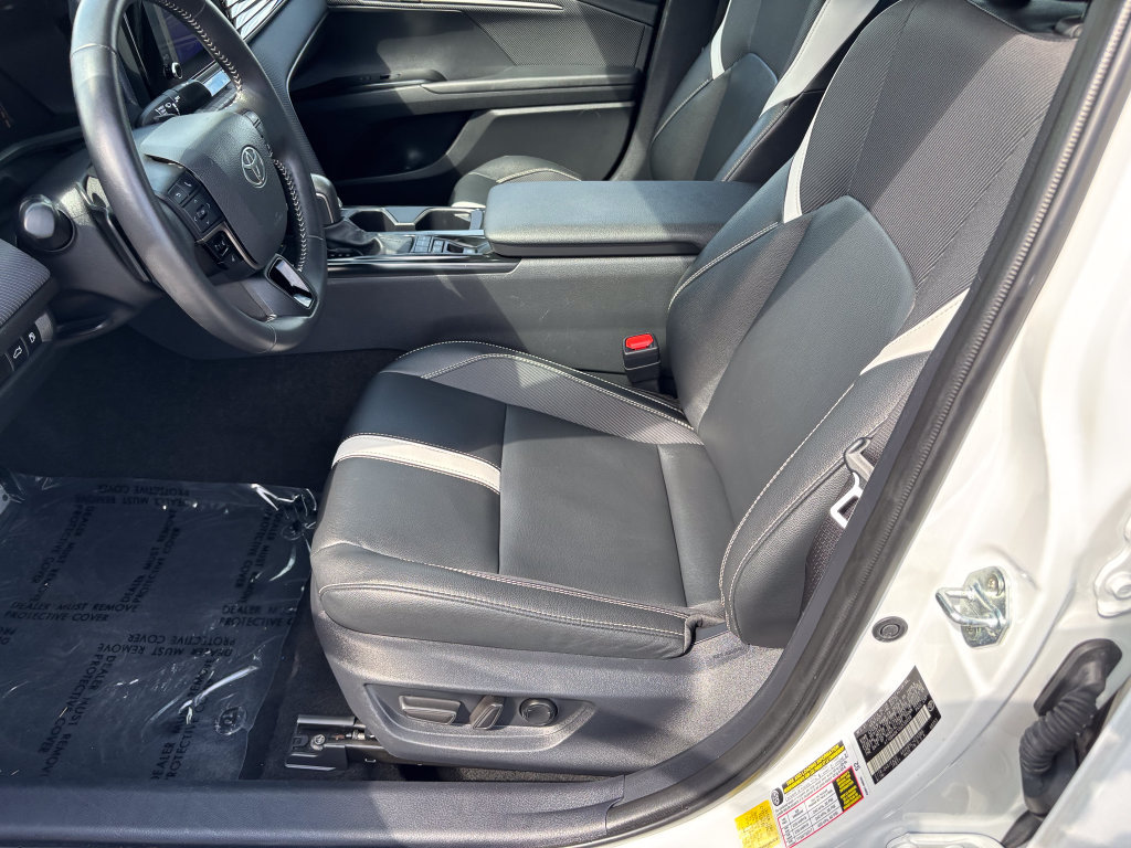 Used 2025 Toyota Camry SE w/ Convenience Package AWD/4WD image 18