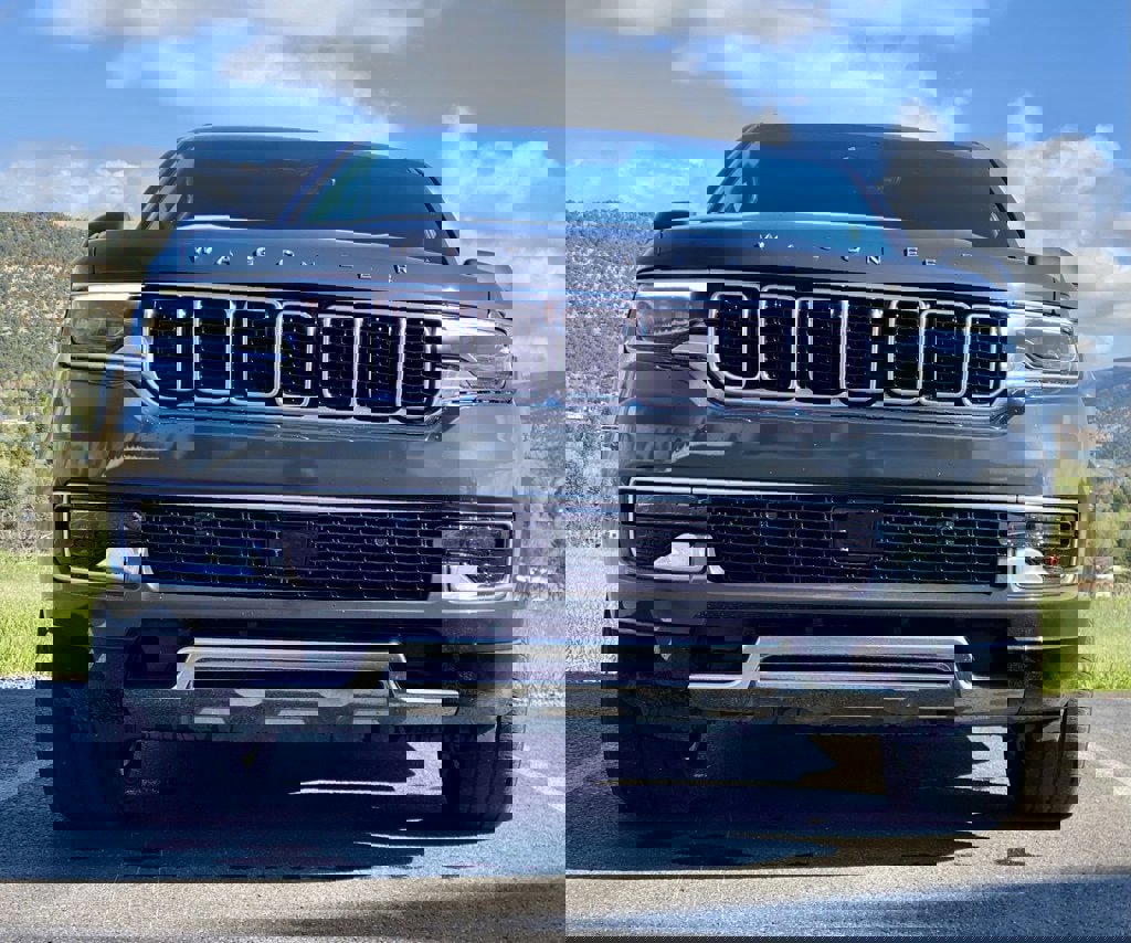 Used 2022 Jeep Wagoneer Series III AWD/4WD image 14