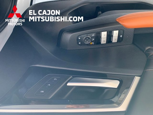 Used 2024 Mitsubishi Outlander SEL image 12