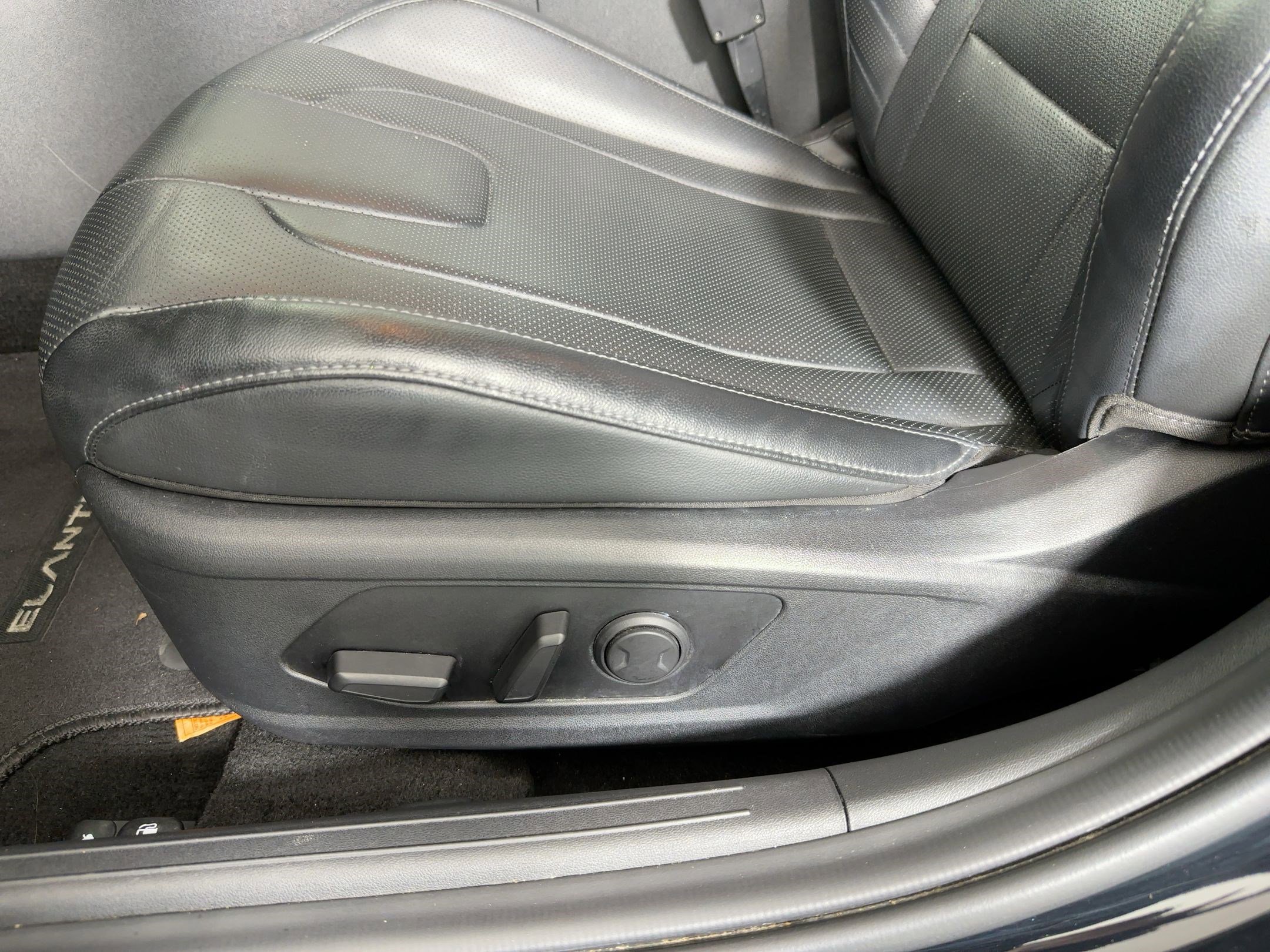 Used 2023 Hyundai Elantra Limited image 10